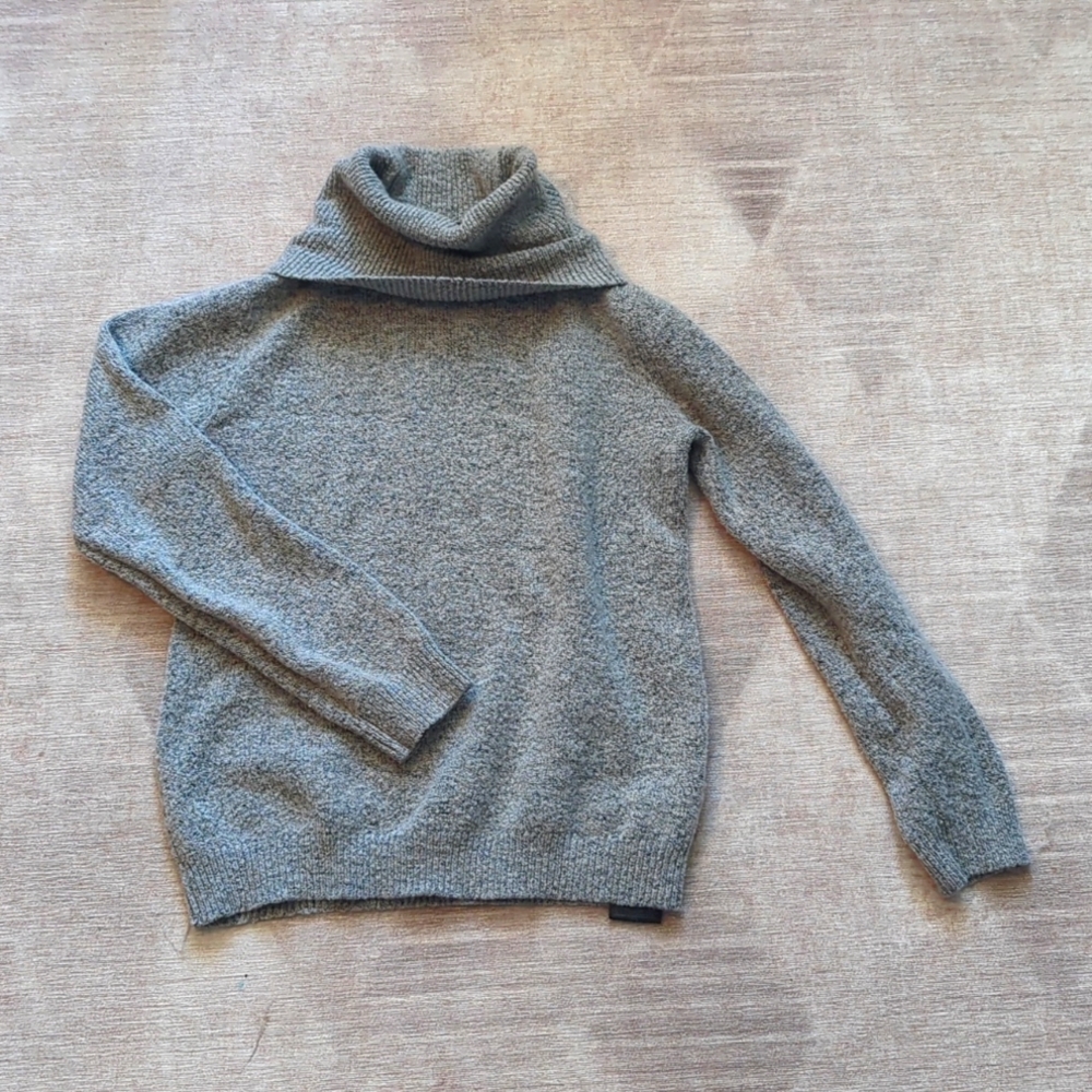 Guess turtleneck sweater